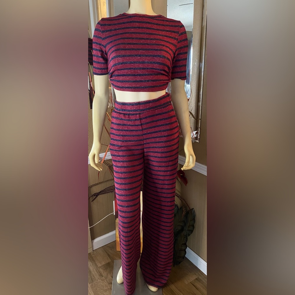 ‼️SOLD NWOT‼️ 2PC Soft Loungewear Set! Wait until you see the backside! 😍